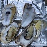 かきの館 寺岩 - 焼き牡蠣300円　かき小町