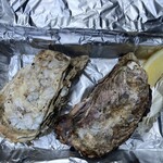かきの館 寺岩 - 料理写真:焼き牡蠣300円　かき小町