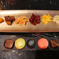 DINING & BAR TABLE 9 TOKYO - マカロンとチョコレート