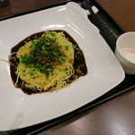 麻甜 - 正宗担々麺（汁なし）＋温泉卵（\980＋\100、2014年9月）