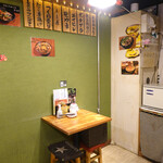 自由が丘牛タンいろ葉 - ２F：お二人様テーブル