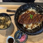 全日餐飲 月之路 - 米の娘ぶたソースカツ丼　サクサクの衣にソースのタレがよく染みていて美味しい