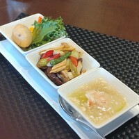 ホテルオークラレストラン名古屋 中国料理 桃花林 - ホリデープレートランチの お料理プレート(揚げ餅餃子、牛肉の黒豆炒め、冬瓜の蟹肉あんかけ)