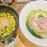 Ramen みず菜 - つけ汁、麺皿、両方に焼豚が入ってる