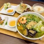 JASMINE PALACE. - 料理写真:豚の角煮と揚げ茄子のフォーとアボカド生春巻きセット