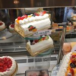 ル・パティシエ ヨコヤマ - 宮古島産　マンゴー
            マンゴーロール