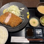 ごちそうとんかつ 豚の恵み - 厚切りロースかつ定食