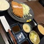 ごちそうとんかつ 豚の恵み - 厚切りリブロースかつ定食