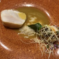 レストラン トヨ トーキョー - 海老とホタテの湯葉巻き、花ズッキーニにはホタテのすり身？、オマール海老の濃厚なスープ。いろんな味、食感が一皿で楽しめてうっとりする美味しさ。