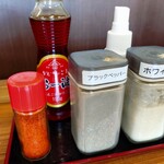 ちゃんぽん 一鶴 - 卓上の調味料