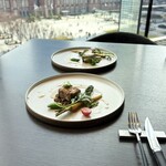 BURDIGALA MARUNOUCHI The Restaurant - ・テリーヌ・ド・ヴィアンド
      豚・鶏・鹿肉のクセはなく
      しっとりしつつもホロッと崩れる奥深い味わい
      付け合わせのグリル野菜がどれも絶品で
      満足感の高い一皿でした