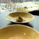BURDIGALA MARUNOUCHI The Restaurant - ・小樽沖一本釣り鱈のポワレ
      身離れが良く弾力があり新鮮そのもの
      フュメ・ド・ポワソンの旨味が凝縮されながらも
      あっさりとした味わいで良き
      塩気はやや強めながら全体のバランスは抜群
