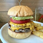 The goodies - 店主特製♡じっくり 5時間煮込んだ自家製チリミートビーンズ♡
      野菜の旨味とスパイスの香りが食欲をそそる旨辛バーガー‼️