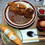 ほびーい喫茶店 - 生タマカツハンバーグカレー(値段お任せ)