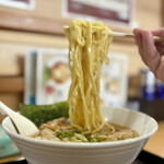 馳走家 - 平打ちの中太麺をリフトUP⤴️