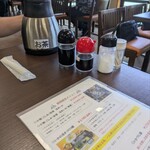 玄海いか舟処　海舟 - 卓上には、塩、醤油、ソースしか調味料がない❗️ストロングスタイル