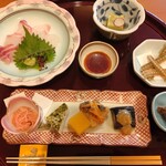 吉里 - 一の膳鯛の刺身、鰻骨煎餅、季節の小鉢