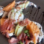 レストラン ラ・マーレ - ブッラータチーズとメロン生ハム