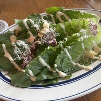 レストラン ラ・マーレ - ロメインレタスのシーザーサラダ