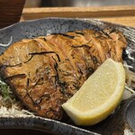 にしの鯔背 - さらに藁焼きサーモン追加