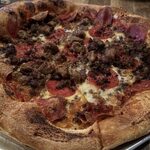 Yard House Waikiki - Waikiki Beach Walk - カーニボーピザ（Carnivore Pizza）
