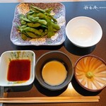 FRENCH TEPPAN 静香庵 - 季節の野菜料理(枝豆)とステーキ用の調味料