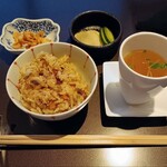 FRENCH TEPPAN 静香庵 - ガーリックライスと薬膳スープ・香の物