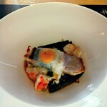FRENCH TEPPAN 静香庵 - 白身魚と天然海老のポワレ～トマトとクリーミーチーズのカプリ風