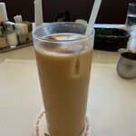 レストランヒルトップ - ミルク、ガムシロ2つピッタリおさまります⭐︎(1口飲みました)