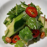 虎景軒 - お通し　胡瓜とセロリ パクチーの黒酢和え