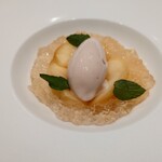 L'ESSOR - デセールの、桃のコンポートとジュレ、ソルベを添えて。しっかりした味のコーヒーに負けない美味しさ