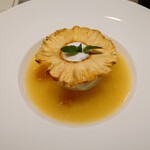 L'ESSOR - 追加注文した、パイナップルのデセール。ココナッツのアイス付き