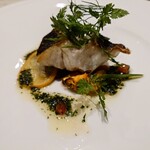 L'ESSOR - 魚料理、スズキのロティ。下にはモン・サン・ミッシェル産のムール貝が