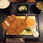 とんかつ大志 吉岡店 - ボリュームセレクトランチ（ひとくちヒレカツ、半ロースかつ、アジフライ）［ライス、味噌汁、キャベツ、漬物付き］（税込¥1,100）