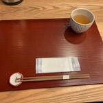 そば切り 岳空 - お盆と蕎麦茶