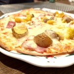 カメリア - インカの目覚めとベーコンのピザ