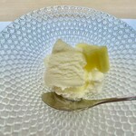 酒の和 幸多 - メロンのコンポートを添えたバニラアイス。しっかり歯ごたえ残したコンポートで素晴らしい。
