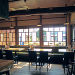 弥惣吉 - 店内　テーブル席。