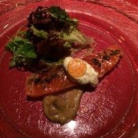 Vintage - サーモンに茄子のソース
                
                オリーブの微塵切りとクリームチーズのせ
                
                久しぶりの来店〜