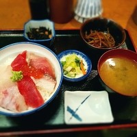 浅草 魚料理 遠州屋 - 海鮮丼
                
