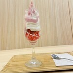 I Three EIGHT - イチゴパフェ