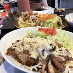 沖縄タコス くくるる 福岡川崎町店 - チキンオーバーライス(チーズトッピング)