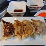 本町厨房TETSU流 - 料理写真:皮から自家製、焼餃子