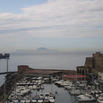 La Terrazza - 眼前の卵城（Castel delle'Ovo）を望む