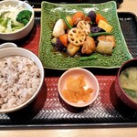 大戸屋 ごはん処 - 鶏と野菜の黒酢あん定食