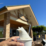 佐久間あいすくりーむ工房 - ジェラート　ダブル(いちごミルク&しお)