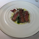 イル ヴィスキオ - 熊本県あか牛タリアータ、ルッコラのサラダ