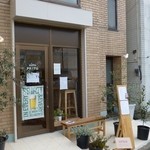 Cafe PRATO - 京急の新逗子駅（JR側）の改札からすぐ