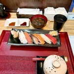 立喰いすし さくだ屋 - 朝寿司定食