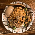 タイニーカフェ - 納豆丼のあたまのせ冷奴　煮卵付き